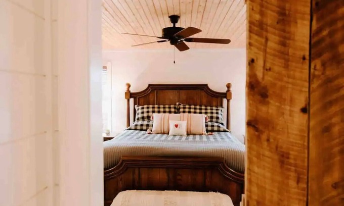 Centerville Hütte | River Run Cottage at Horseshoe Bend Farm