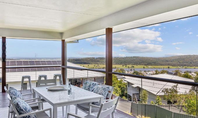 Maclean Haus | River View Beach Hub