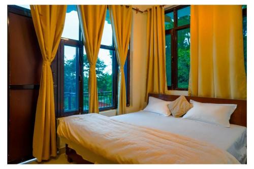 Suja Haus | River view villa