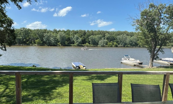 Dixon Haus | Riverfront 2 bedroom, 2 bathroom house with all the amenities