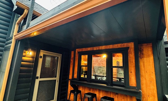 Ellijay Kabine | Riverfront Cabin in Resort Community/Hot Tub/WIFI/Fire Pit/River Deck/XBOX