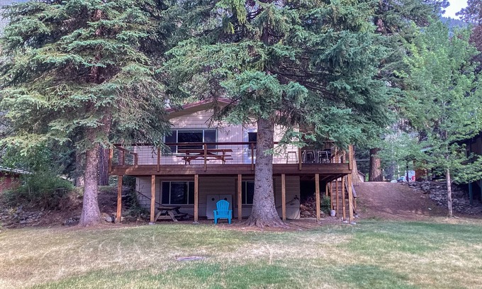 Joseph Kabine | Riverfront cabin with large yard, great deck, & fireplace