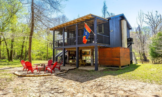 Summit Hütte | Riverfront Cottage - Get Away from It All!