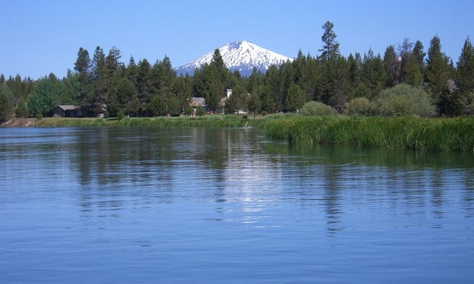 Three Rivers Haus | RIVERFRONT Home on the Big Deschutes, 4 Meilen südwestlich von Sunriver Resort