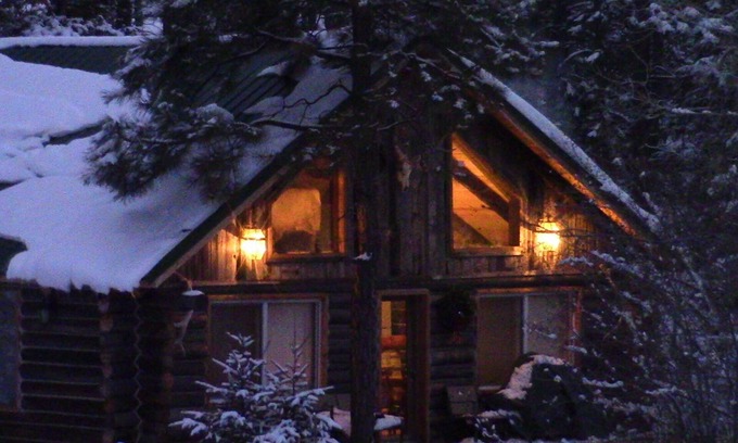 Questa Kabine | Riverfront Log Cabin, nur wenige Minuten von Ihrem Outdoor-Abenteuer entfernt