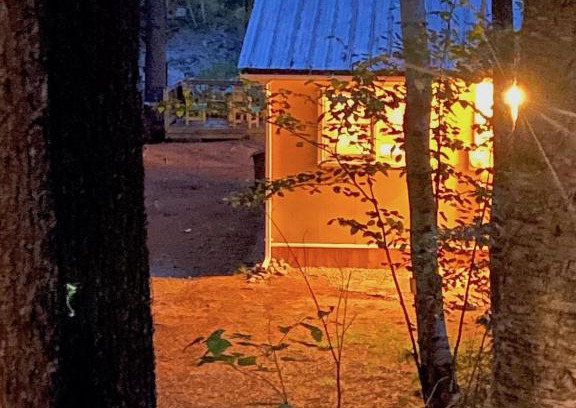 Durham Bridge Haus | Riverfront Rustic Cottage