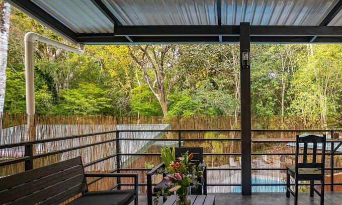 Valle Pura Vida Hotel | Riverside Bungalows