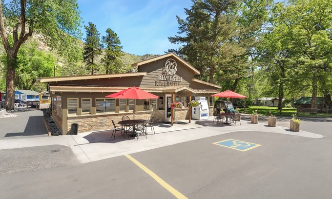 Poudre Park Kabine | Riverside Colorado