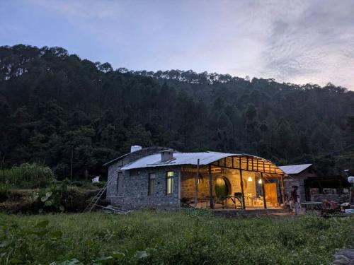 Bhimtal Haus | Riverside Hobbit House 10mins from Bhimtal
