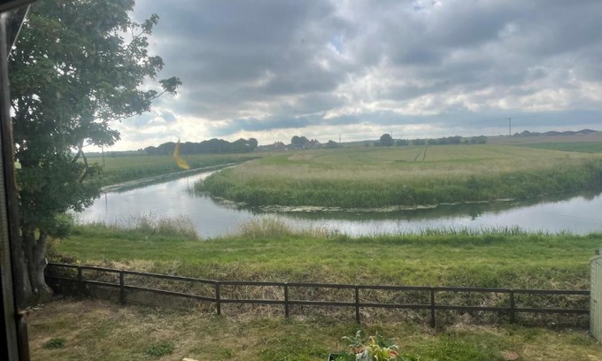 Skegness Haus | Riverside Log Cabin 3 bedrooms sleeps 6