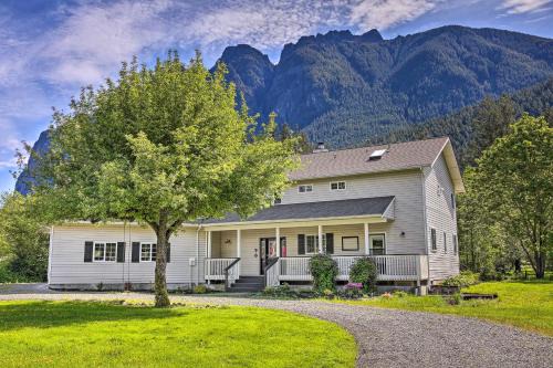 North Bend Haus | Riverside North Bend Oasis Stunning Mountain View