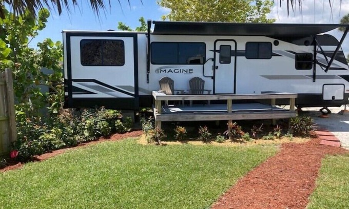 Oak Hill Haus | Riverside Retreat