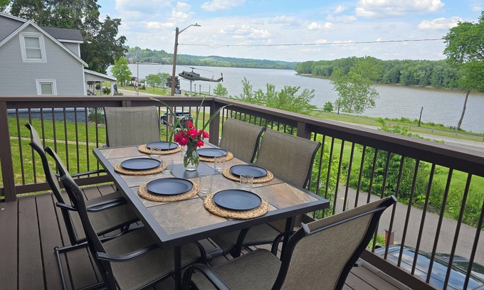 Aurora Haus | Riverview Home Near Creation Museum/Ark/Ski/Bikes/Cincinnati/Hot Tub-Sleeps 11