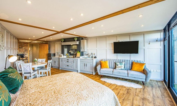 Gloucester Haus | Riverview Lodge - Uk36550