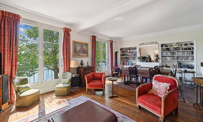 Auteuil Wohnung | Riverview Reverie, by Veeve