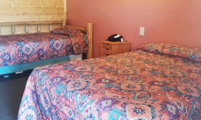 Crook County Haus | Rm# 7 Country Setting at Aladdin Motel