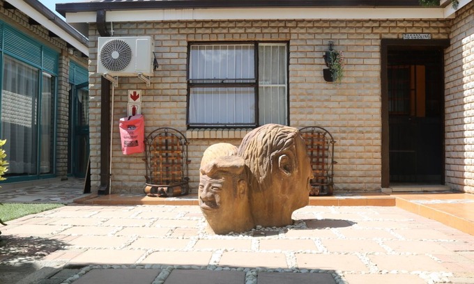 Mmabatho Haus | Roba Monakedi Guest Lodge