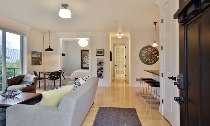 Langley Eigentumswohnung | Robins Nest Langley-Neu renovierte moderne Wohnung in der Innenstadt von Langley