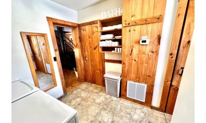 Walpole Haus | Rochambeau Lodge