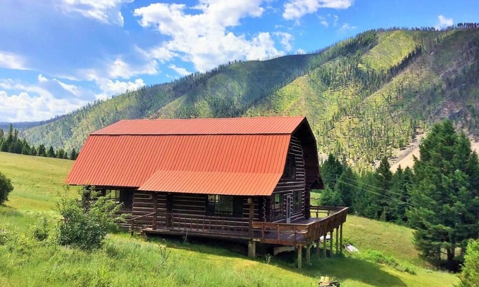 Drummond Kabine | Rock Creek Cabin Hideaway with Stunning Views!