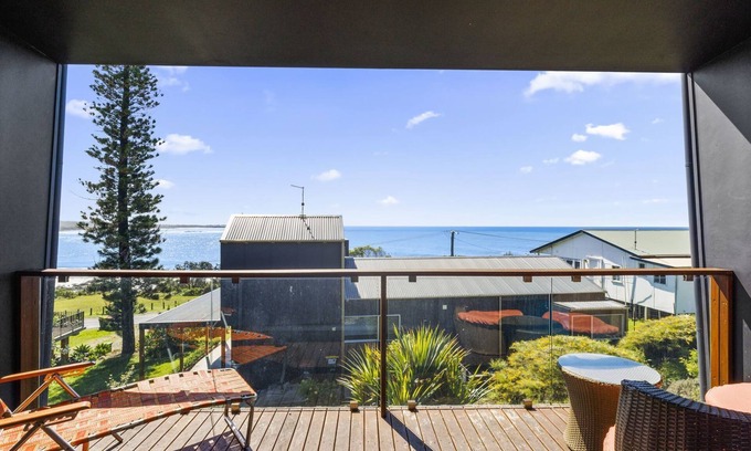 Woolgoolga Haus | Rock Ledge - Woolgoogla Headland