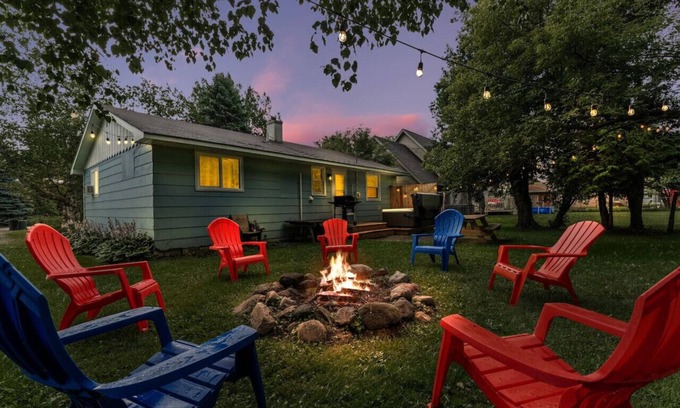 Port Sanilac Haus | Rock n Roll! DT 2bd home! Walk to beach, bars&more