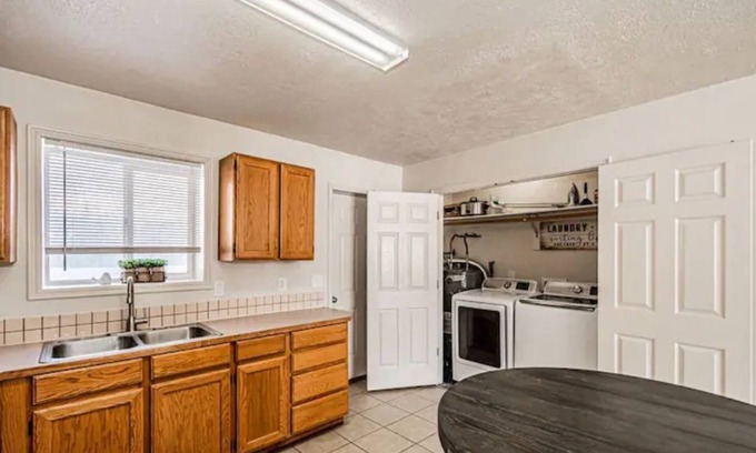 Inkom Haus | Rockwell Inn 3 | 2 King BD | Beautiful Views | Ski