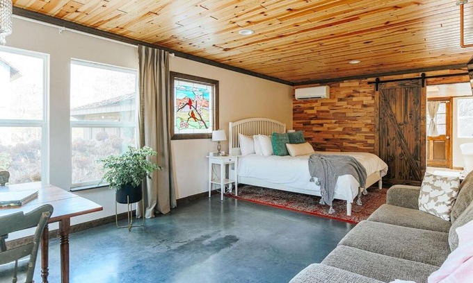 Afton Wohnung | Rockwell Ridge The Dogwood Suite