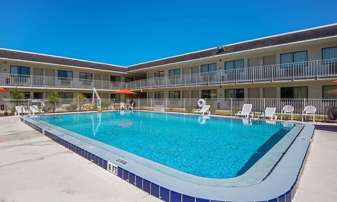 Florida Central Atlantic Coast Hotel | Rodeway Inn Kissimmee Maingate West