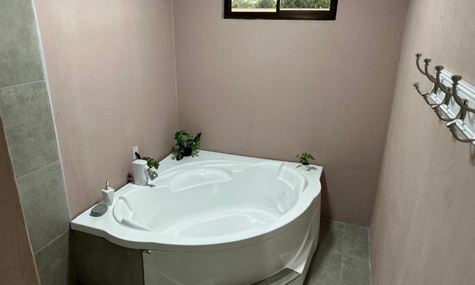 Pital Wohnung | Romántico Apartamento con Tina