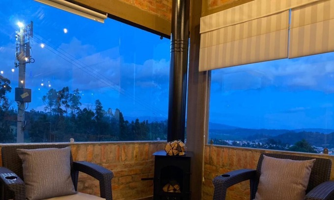 Chiquinquira Wohnung | Romantic cabin with city view, 10 min from downtown
