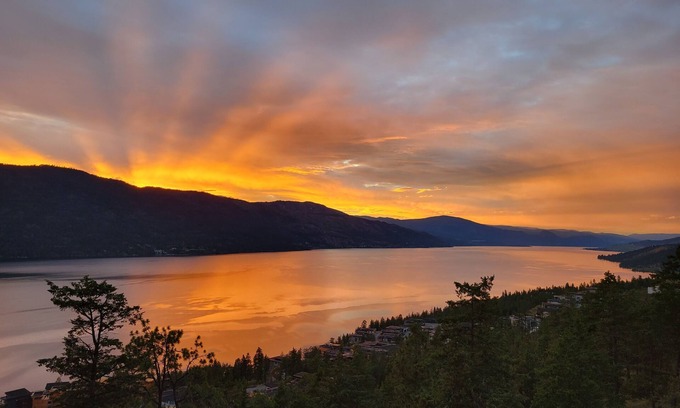 McKinley Haus | Romantic Lake View in Kelowna