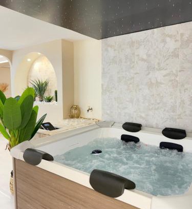 Tremblay-en-France Wohnung | Romantic Private Spa Suite - Casacocoonspa - Love room