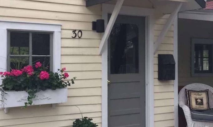 Eureka Springs Historic District Hütte | Romantische erfrischende 1890er Cottage Uptown Eureka Springs Wochentag Specials!