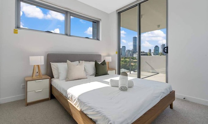 Kangaroo Point Wohnung | The Roocrest - Kangaroo Point Brand New LUX 2BR *Parking/Netflix*