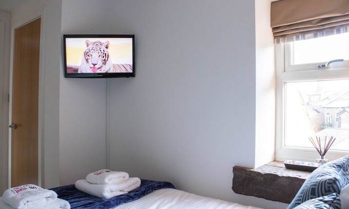 Lymm Wohnung | ROOFTOP TERRACE 2 BED 2 BATH DUPLEX APARTMENT IN LYMM VILLAGE CENTRE!