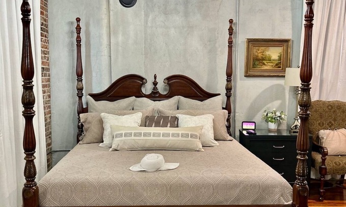 Carthage Hotel | Room 2 (sleeps 2) at Chipley's Squareview Inn