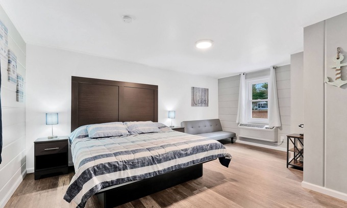 Houghton Lake Hotel | Room #8: Updated King Suite w/small couch