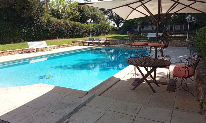 Brignoles Bed & Breakfast | Room 'Chambre Jules' with Mountain View, Shared Pool and Shared Terrace