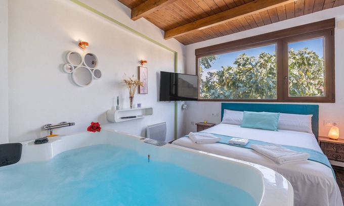 Ambroz Wohnung | Room 'Con Baño Privado' with Mountain View, Wi-Fi and Air Conditioning