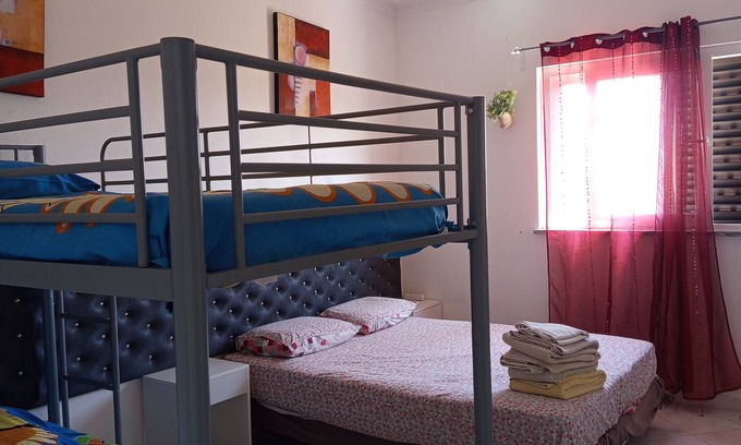 Armacao de Pera Wohnung | Zimmer 'Falésia' mit Gemeinschaftspool, WLAN und Klimaanlage
