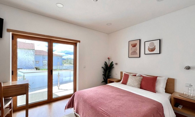 Penacova Haus | Room in a hotel with a pool