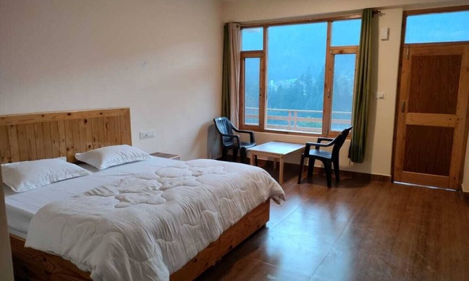 Vashist Hütte | Room in Manali with mountain and river view front Balcony-8