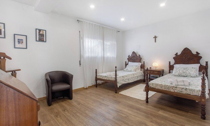 Fatima Wohnung | Room 'Santa Madre Teresa' with Shared Terrace, Shared Garden and Wi-Fi