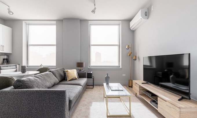 The Loop Wohnung | Roomy Loop 1BR w/ Fitness center near West Loop & the L, by Blueground