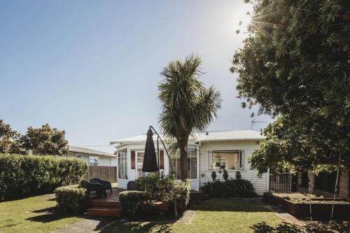 Fitzroy Haus | Ropiha Retreat - close to Fitzroy Beach paradise