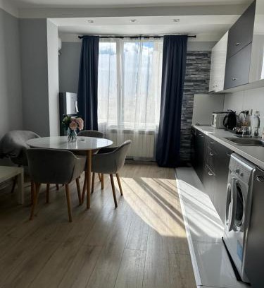 g.k. Strelbishte Wohnung | Rose's apt - NEWLY REFURBISHED, South park, Free Parking, Mountain View, self check-in, close to metro, stores, family-friendly