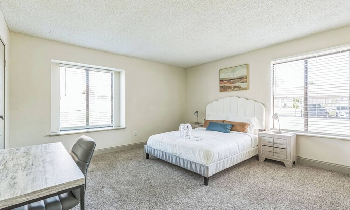 Lenexa Wohnung | Rosehill Pointe 55 I Spacious 1 Bed 1 Bath
