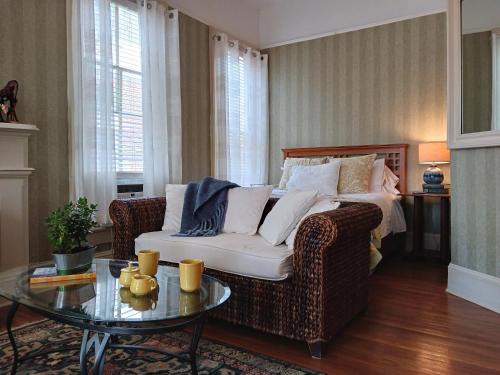 Downtown Little Rock Bed & Breakfast | Rosemont B&B Cottages