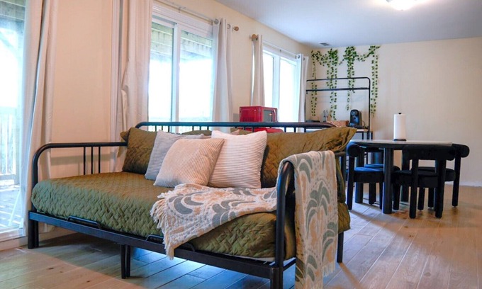 Winston - Salem Haus | Rosewood Loft I Lower Suite